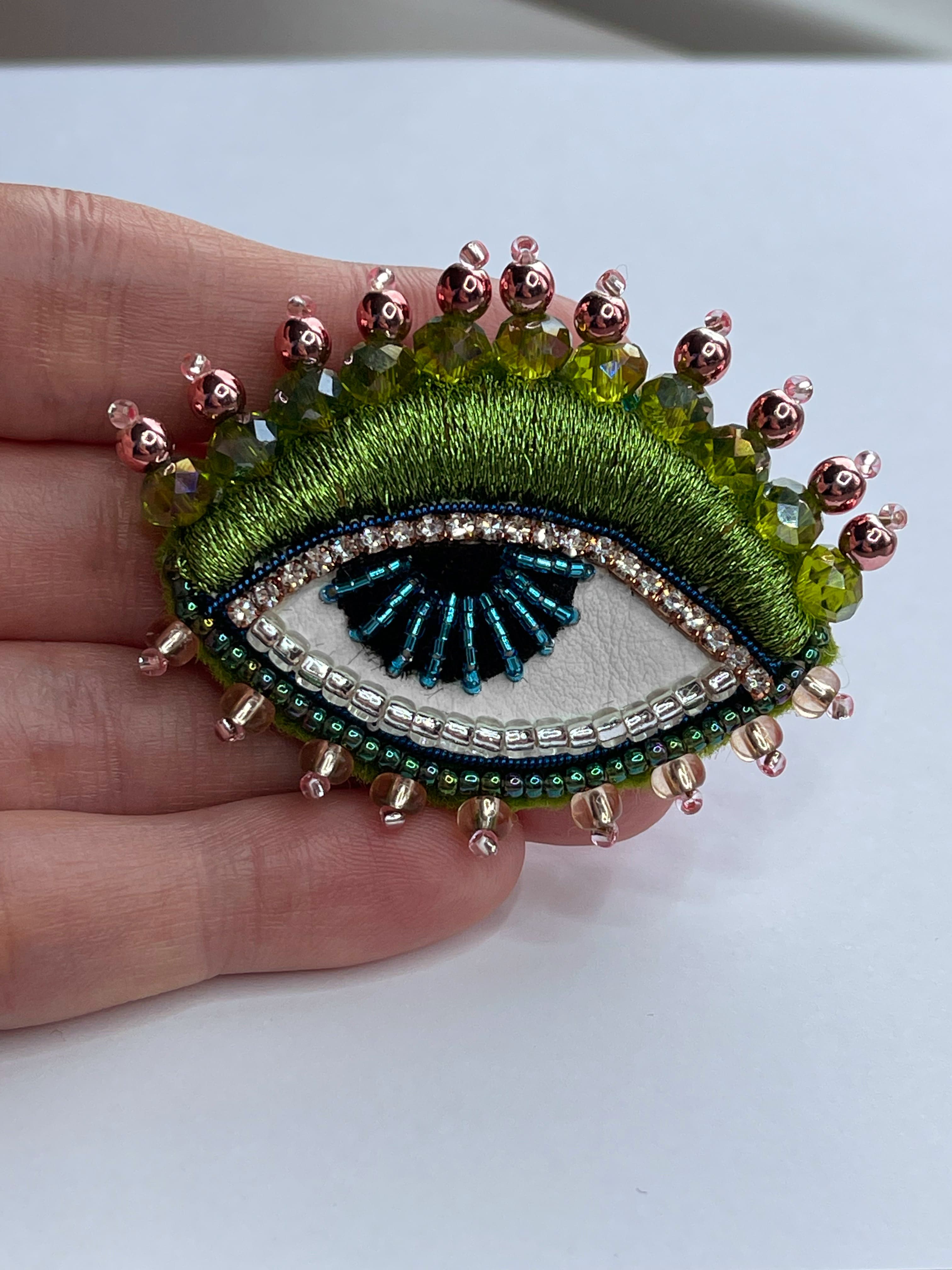 Brooch Green Gaze - Image 3