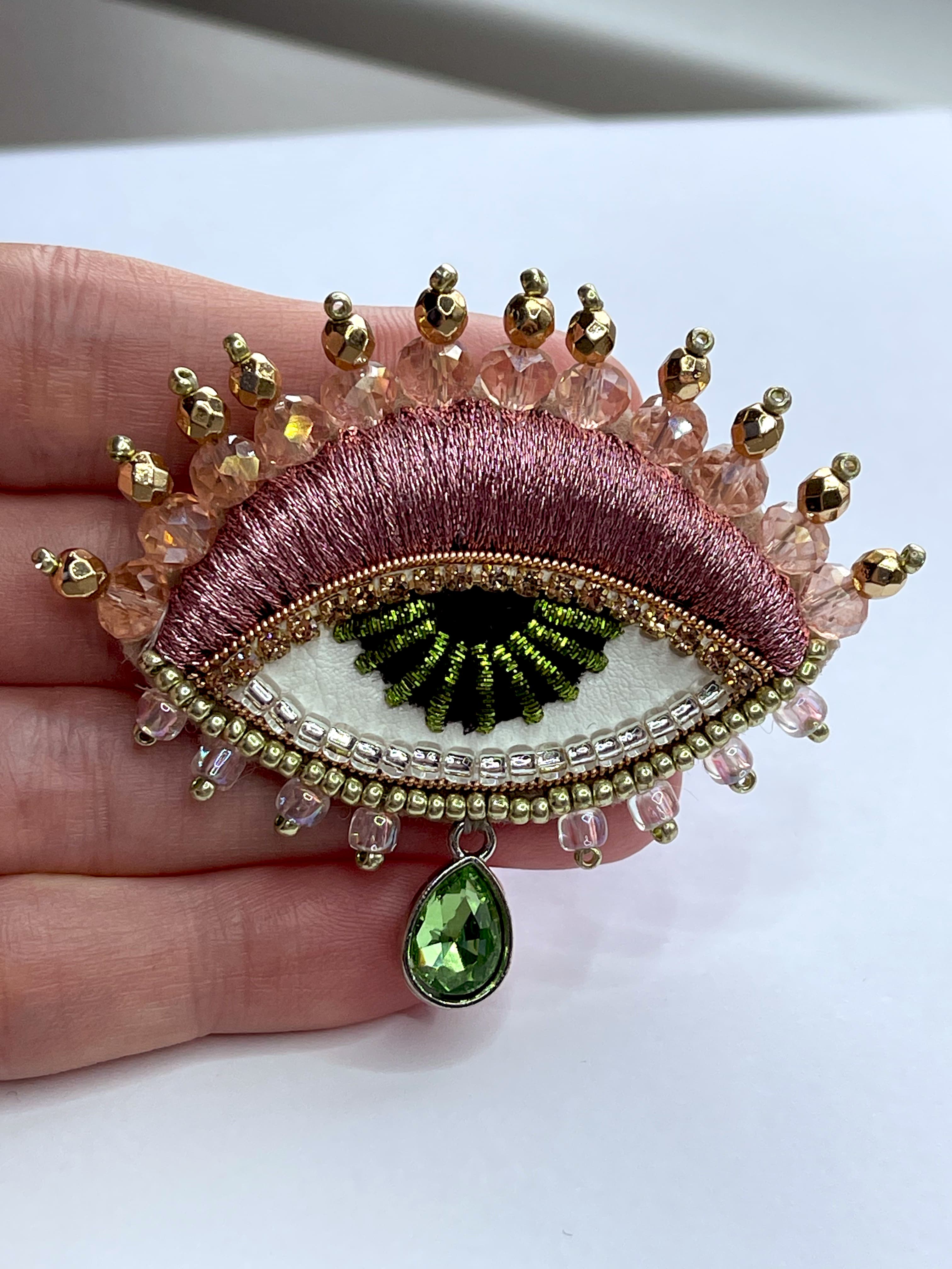 Brooch Dreamy Gaze - Image 2